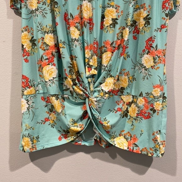 Bobbie Brooks Plus Size Blue Floral Twist Top with Lace on Back - Size 1X - Picture 3 of 7